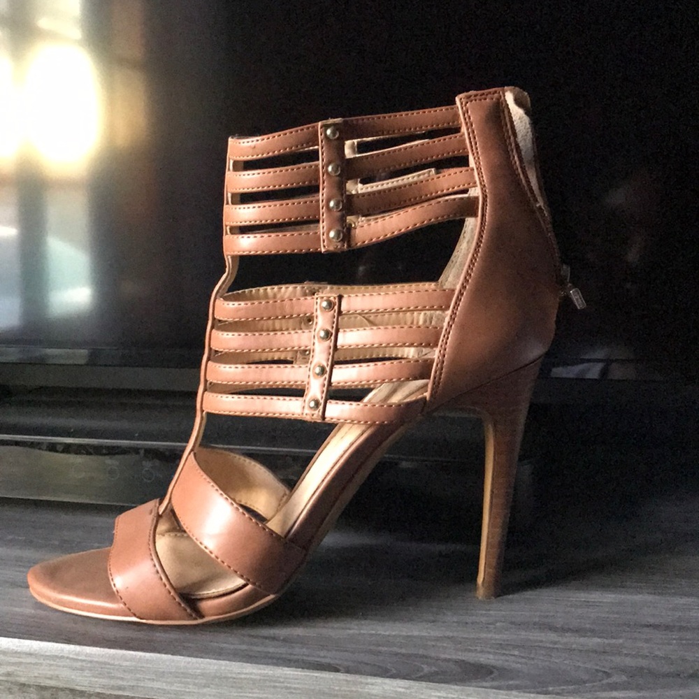 Heels - Picture 3 of 4